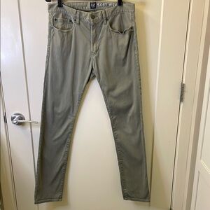 GAP Men's Slim Fit Jeans in Light Gray